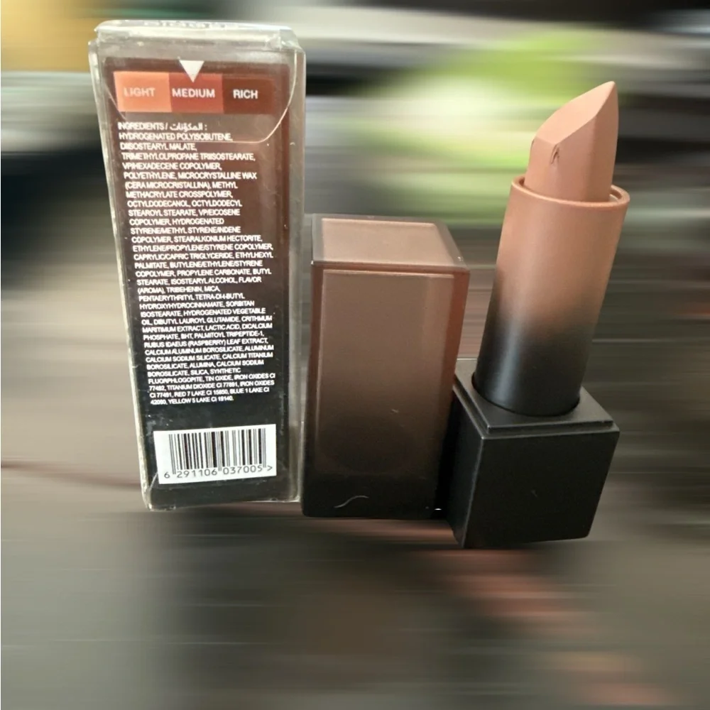 HUDA BEAUTY Bossy Browns Goal Digger Lipstick